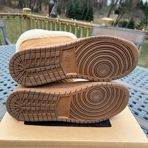 Tan suede cold weather boots. Mid calf. Size 11 - Picture 5 of 10